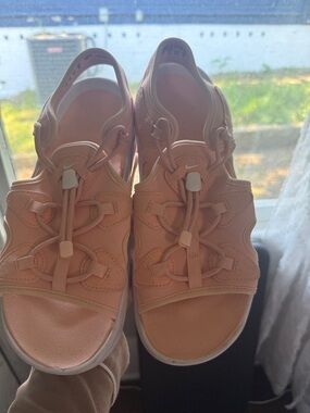 Nike Women’s Peach Open-Toe Sport Sandals